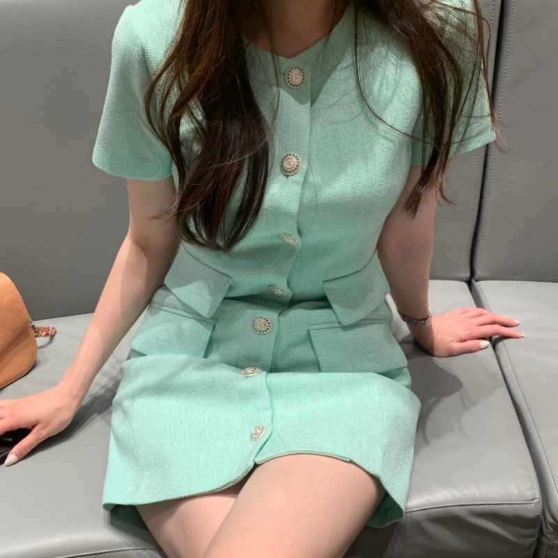 Arrived Summer Korean Elegant Temperament Tweed Dress O-Neck Single-Breasted Short-Sleeved Chic Vestidos 210526, Photo color
Arrived Summer Korean Elegant Temperament Tweed Dress O-Neck Single-Breasted Short-Sleeved Chic Vestidos 210526, Photo color