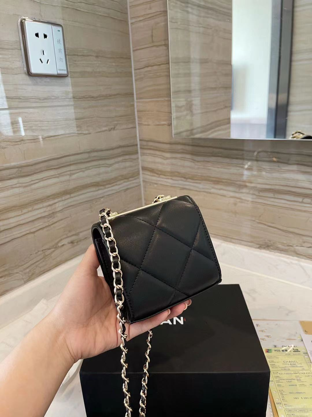 luxury designers CC Channel Women Bags handbag fashion messenger shoulder chain crossbody wallet tote designer bag high quality Sheepskin 5
luxury designers CC Channel Women Bags handbag fashion messenger shoulder chain crossbody wallet tote designer bag high quality Sheepskin 5