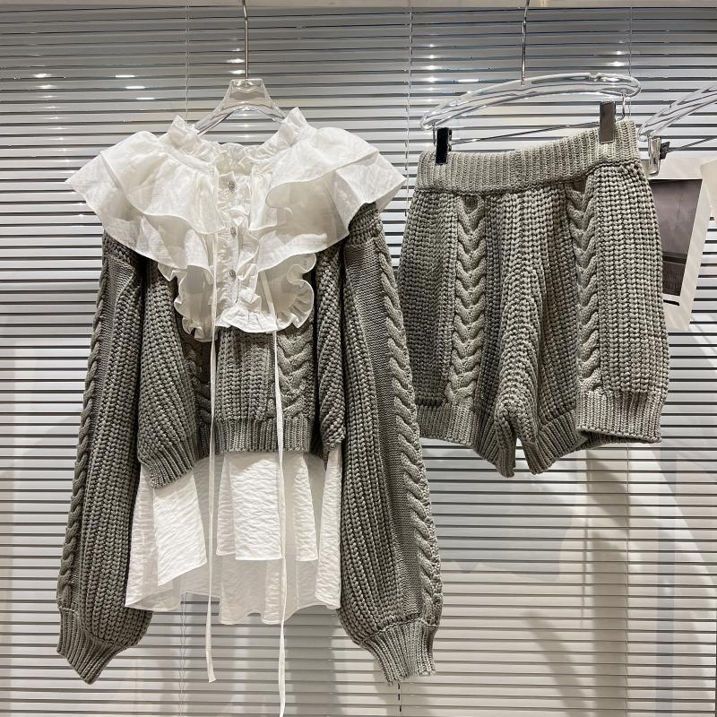Women's Tracksuits 2022 Spring Autumn Women Two Piece Set Patchwrk Ruffles Shirt Coarse Wool Sweater + Elastic Waist Shorts Casual Lady Suit, Gray
Women's Tracksuits 2022 Spring Autumn Women Two Piece Set Patchwrk Ruffles Shirt Coarse Wool Sweater + Elastic Waist Shorts Casual Lady Suit, Gray
