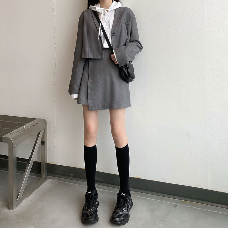 2 colors korean style autumn long sleeve solid color black blazer womens jacket and coats v neck short blazer womens (X1539) 210423