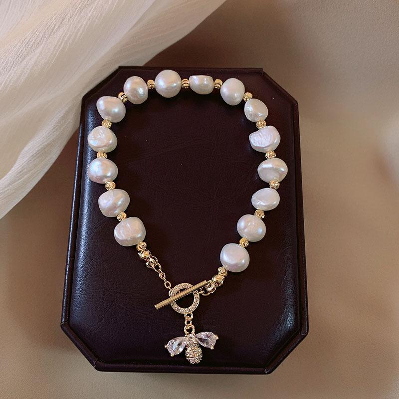 Bangle Korean Version Of The Pearl Bee Bracelet Female Niche Design High Sense Luxury Light Retro OT Buckle Jewelry Gift
Bangle Korean Version Of The Pearl Bee Bracelet Female Niche Design High Sense Luxury Light Retro OT Buckle Jewelry Gift