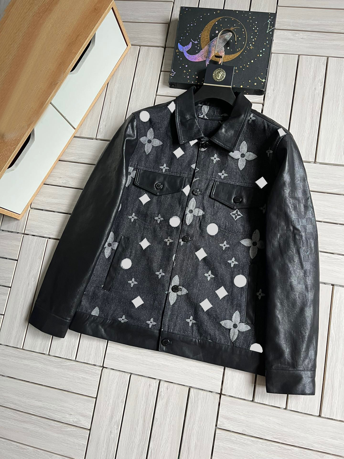2021ss spring and summer new high grade cotton shirt Men's hoodie Suit pants Casual Fashion jacket Color stripe print sweatshirt Size: s-xxxl Color: black white 736
2021ss spring and summer new high grade cotton shirt Men's hoodie Suit pants Casual Fashion jacket Color stripe print sweatshirt Size: s-xxxl Color: black white 736