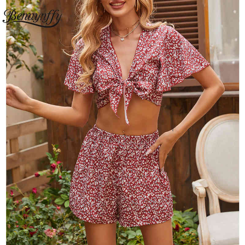 Ditsy Floral Print Deep V Neck Bow Short Sleeve Crop Top and Shorts Sets Women Summer Holiday Casual Two Piece Set 210510