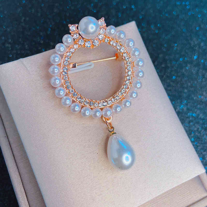 Brooch Autumn and Winter Diamond Inlaid Round Fashion High-grade Temperament Pearl Anti Light Silk Scarf Buckle Pin