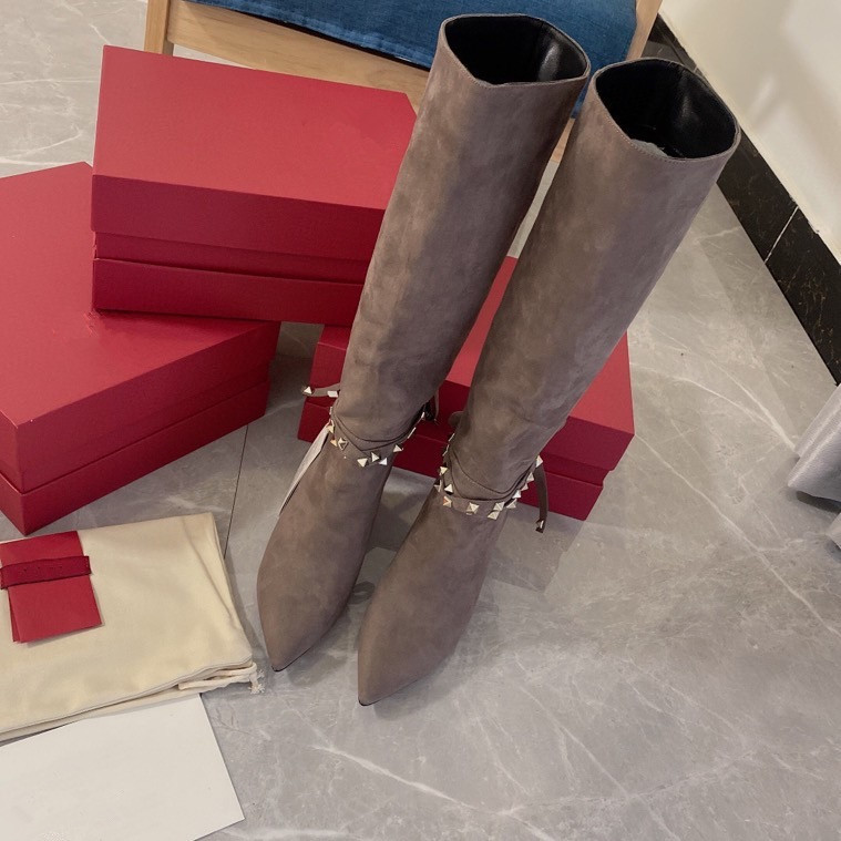 2021 Men Women Casual Shoes Red Bottom Stylist Shoe Studded Spikes Insider Fashion Sneakers Black White Leather High Boots size 34-48, 01 
2021 Men Women Casual Shoes Red Bottom Stylist Shoe Studded Spikes Insider Fashion Sneakers Black White Leather High Boots size 34-48, 01