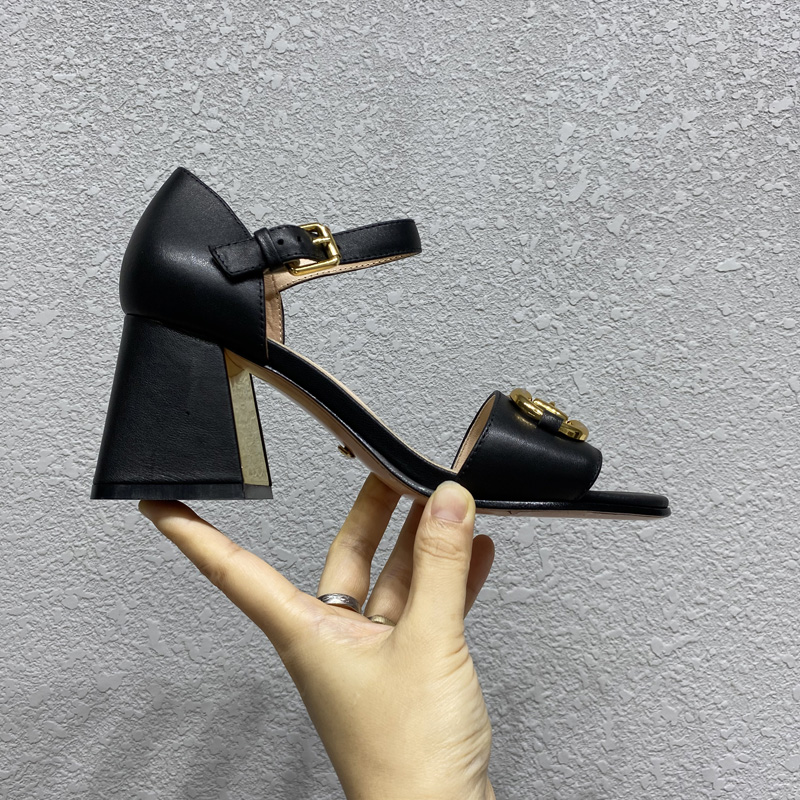 Free postage High quality Women summer sandals Narrow Band shoe heel Womens Designer soft Genuine leather sandal big size shoesBlack 35 -43, Blue
Free postage High quality Women summer sandals Narrow Band shoe heel Womens Designer soft Genuine leather sandal big size shoesBlack 35 -43, Blue
