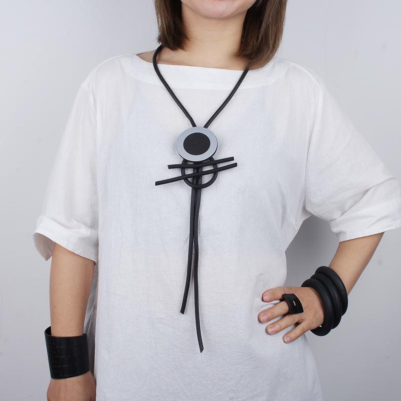Pendant Necklaces Gothic Long Neck Chain Rubber Necklace Round Metal Women Strange Body Jewelry 2000s Aesthetic Statement Casual Wear
Pendant Necklaces Gothic Long Neck Chain Rubber Necklace Round Metal Women Strange Body Jewelry 2000s Aesthetic Statement Casual Wear