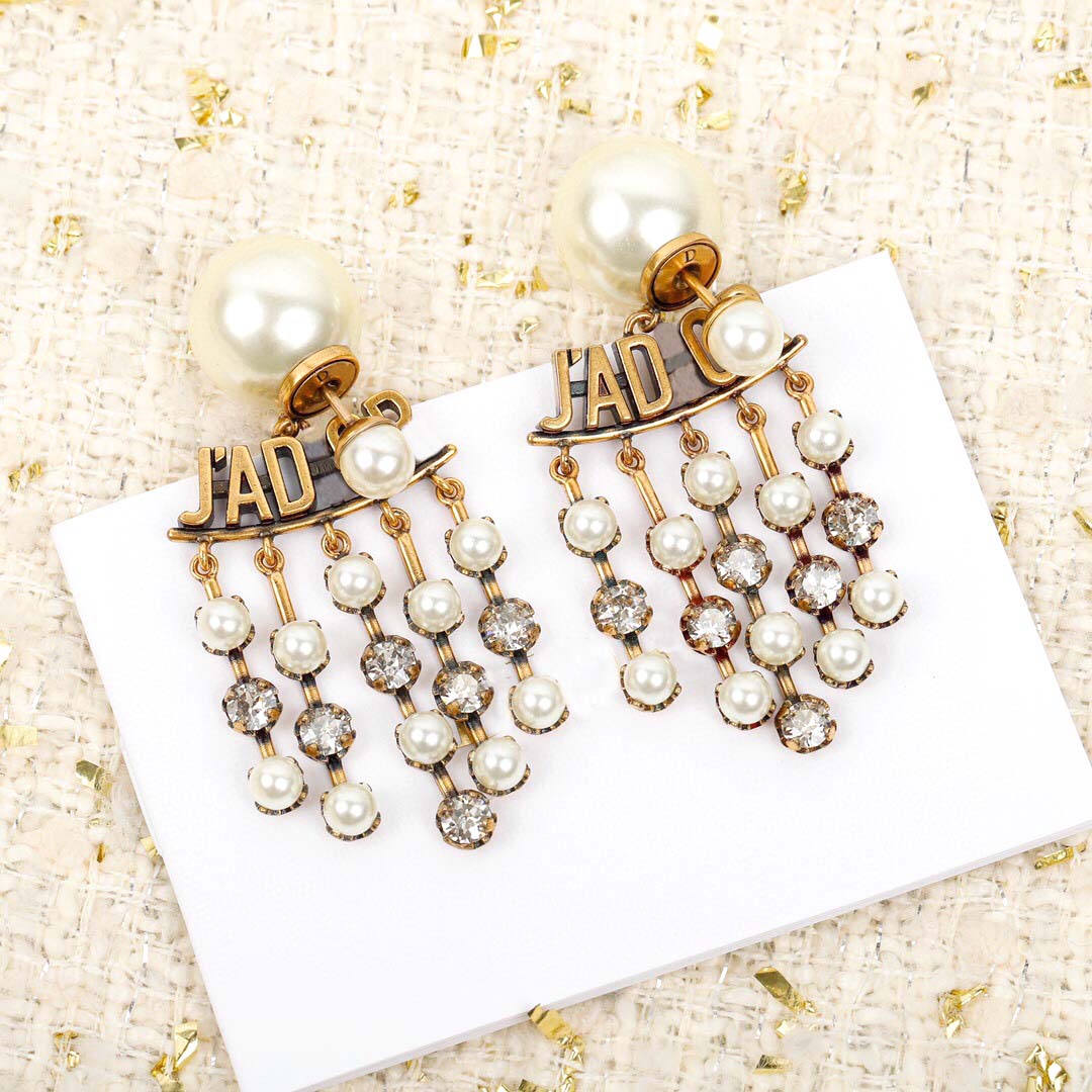 2022 Luxury quality charm dangle drop earring with tassel design crystal and shell beads in 18k gold plated for women wedding jewelry gift have box stamp PS7101
2022 Luxury quality charm dangle drop earring with tassel design crystal and shell beads in 18k gold plated for women wedding jewelry gift have box stamp PS7101