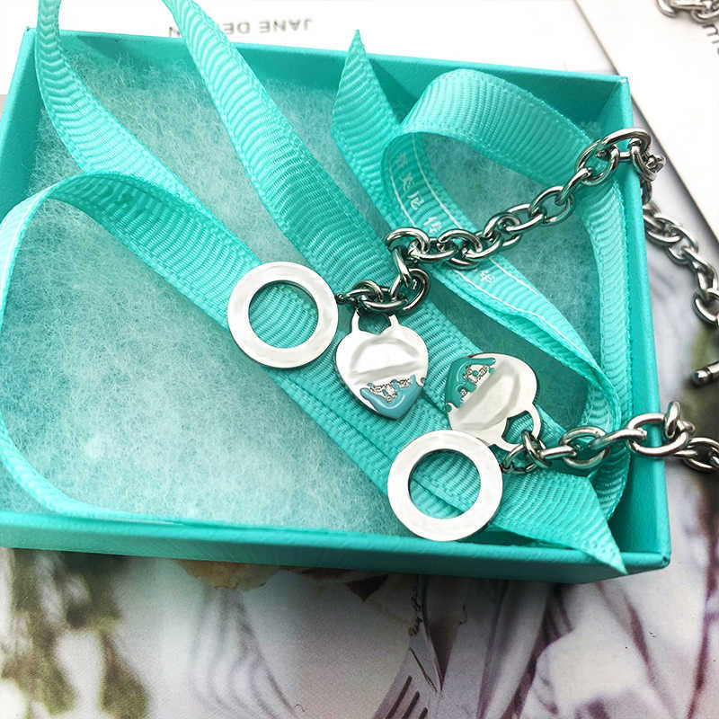 Heart Bracelet for Women Fashion Ot Button Bracelet Stainless Steel Chain on Hand Couple Bracelet Menotte Fashion Woman Jewelry Q0605
Heart Bracelet for Women Fashion Ot Button Bracelet Stainless Steel Chain on Hand Couple Bracelet Menotte Fashion Woman Jewelry Q0605