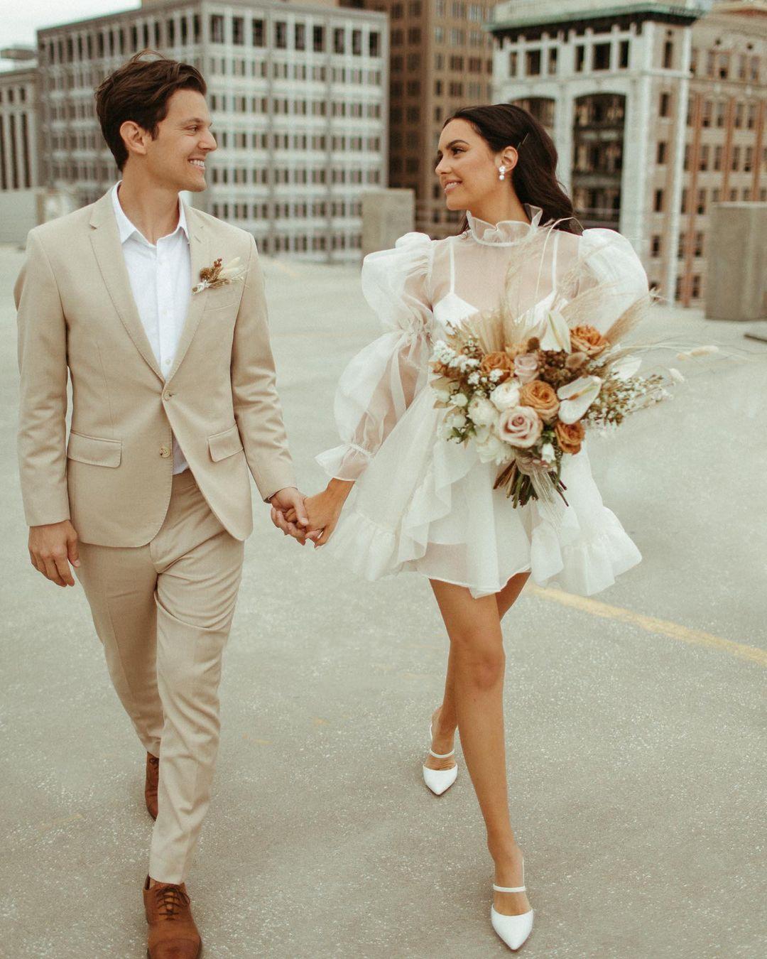 Casual Design Short Wedding Dresses Bridal Gowns High Neck Long Puffy Sleeve Ruffles A Line Cute Mini Vestido De Noiva Outdoor 2022 Spring, White
Casual Design Short Wedding Dresses Bridal Gowns High Neck Long Puffy Sleeve Ruffles A Line Cute Mini Vestido De Noiva Outdoor 2022 Spring, White