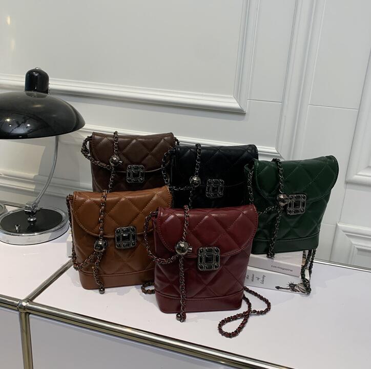 Factory wholesale womens handbags retro leather bucket bags street personality diamond chain bag simple joker solid color Thread women handbag, Brown(boutique box)
Factory wholesale womens handbags retro leather bucket bags street personality diamond chain bag simple joker solid color Thread women handbag, Brown(boutique box)