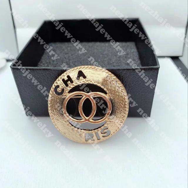 Fashion Women Designer Brooch C Letter Designer Jewelry Diamond Brooches Pins Tassel Brooch Clothing Decoration Best Quality
Fashion Women Designer Brooch C Letter Designer Jewelry Diamond Brooches Pins Tassel Brooch Clothing Decoration Best Quality