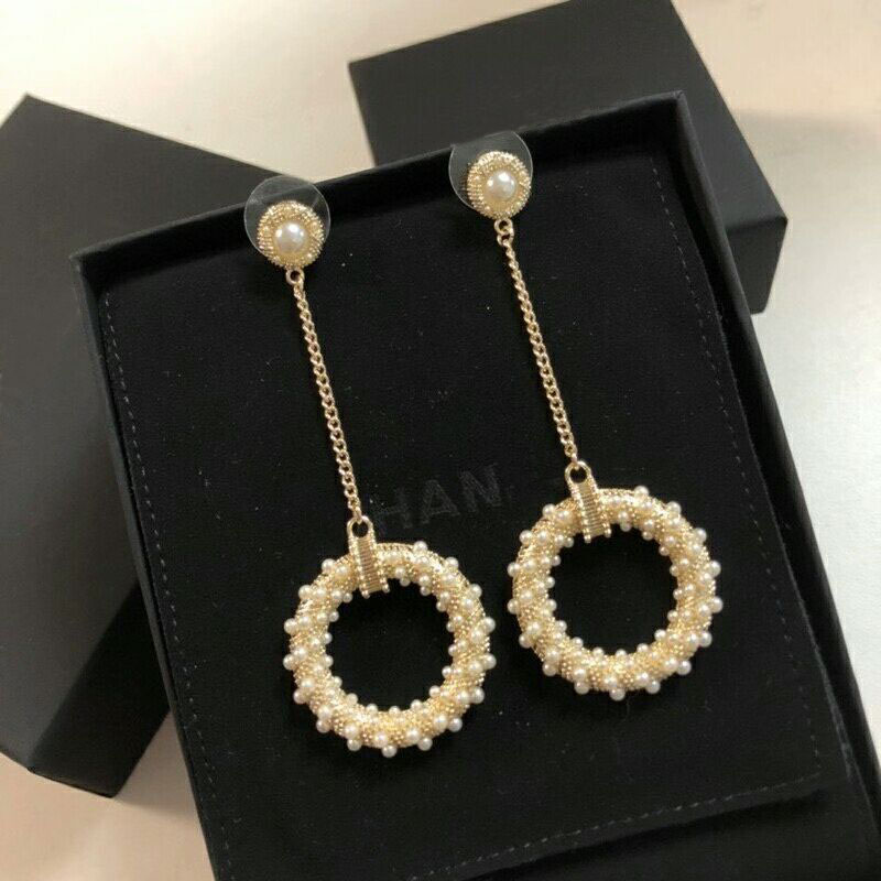 Gorgeous Pearl Round Charm Dangle Earrings Stud Long Chain Fashion Brand Eardrop Have Stamps Bijoux Lady Party Wedding Luxury Designer Jewel, Silver
Gorgeous Pearl Round Charm Dangle Earrings Stud Long Chain Fashion Brand Eardrop Have Stamps Bijoux Lady Party Wedding Luxury Designer Jewel, Silver
