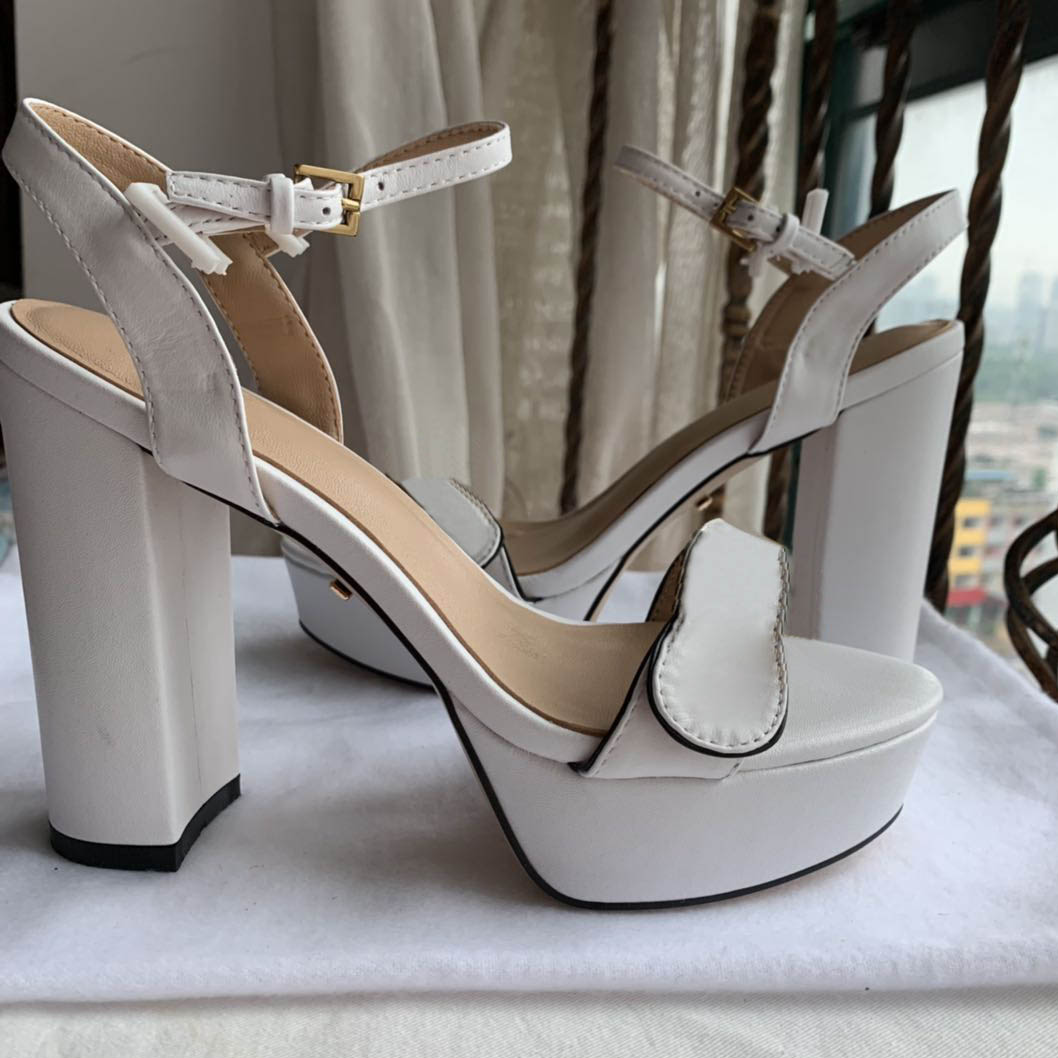 2023 top designer women straps sandals fashion summer ladies flats beach slippers lastest woman casual slides with box large size 35-41, Black
2023 top designer women straps sandals fashion summer ladies flats beach slippers lastest woman casual slides with box large size 35-41, Black