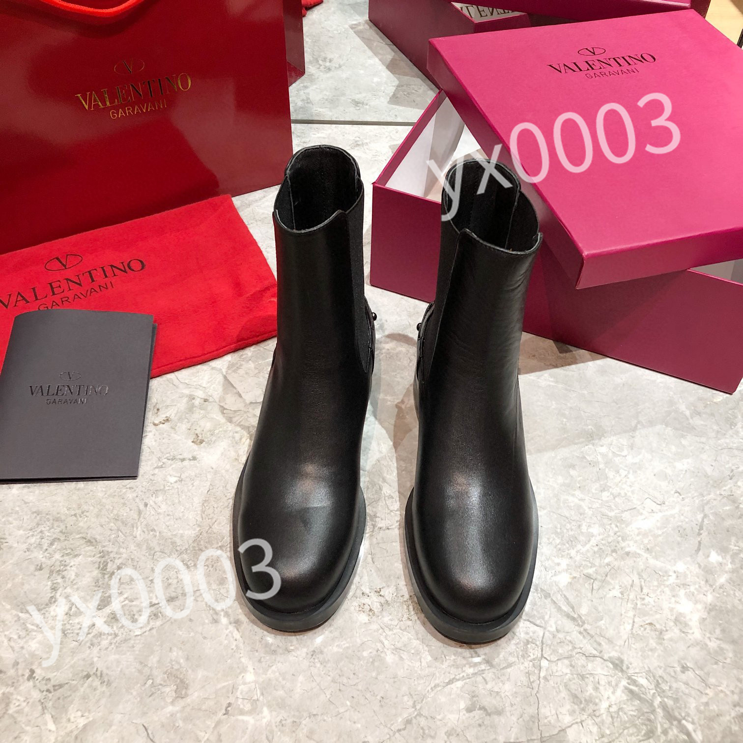 Valentin 2021 The new rubber Short boots jelly color Half shoes bottom 6 cm high help thick Wholesale Round Toes Plain Luxury goods, 03
Valentin 2021 The new rubber Short boots jelly color Half shoes bottom 6 cm high help thick Wholesale Round Toes Plain Luxury goods, 03