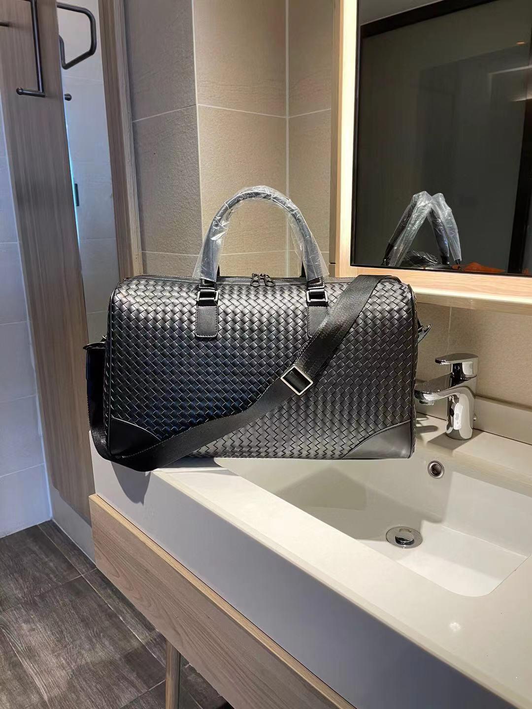 Big trip bags Real leather Bags Bottega POINT JODIE The pouch CHAIN CASSETTE Italy Genuine Leather crossbody Big shopping bags, 01
Big trip bags Real leather Bags Bottega POINT JODIE The pouch CHAIN CASSETTE Italy Genuine Leather crossbody Big shopping bags, 01