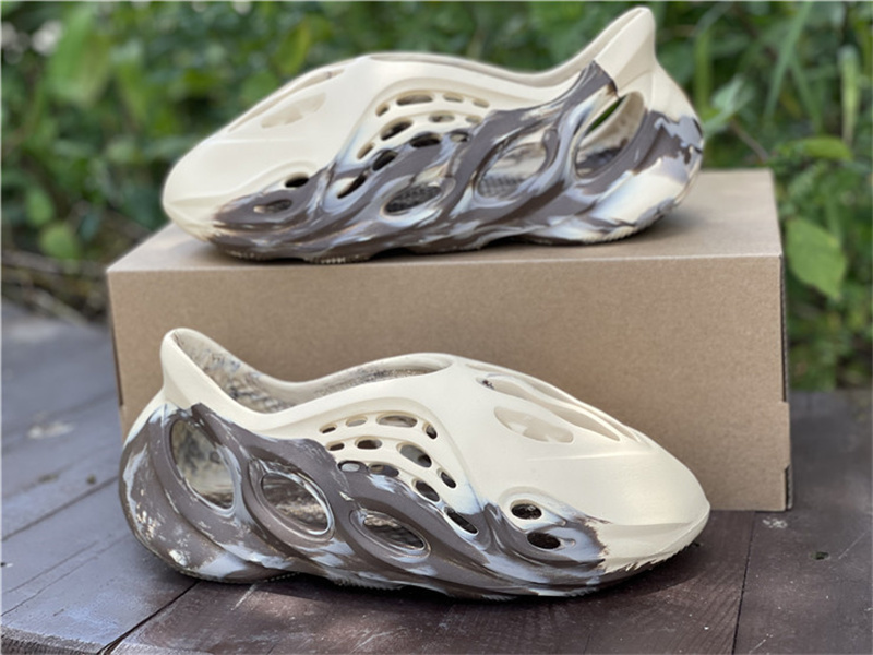 Quality Top Foam Runner Mx Cream Clay Rin Rubber Slippers Mens Womens Summer Beach Sandals Size 36-46 Ship with Shoebox
Quality Top Foam Runner Mx Cream Clay Rin Rubber Slippers Mens Womens Summer Beach Sandals Size 36-46 Ship with Shoebox