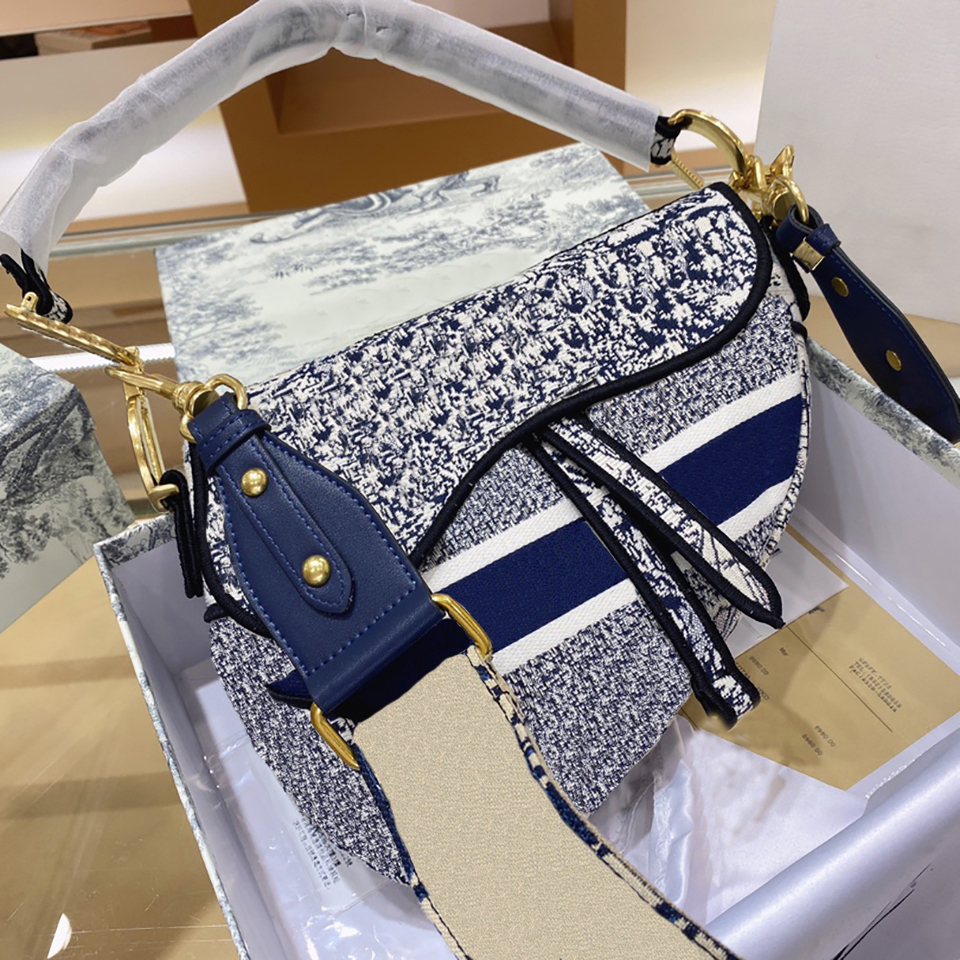 Handbag Saddle Bag Top Quality 15 Types Canvas and Genuine Leather With Shoulder Strap Metal Pendant Luxury Design Shoulder Bags Women Crossbody Bag Waist, Package
Handbag Saddle Bag Top Quality 15 Types Canvas and Genuine Leather With Shoulder Strap Metal Pendant Luxury Design Shoulder Bags Women Crossbody Bag Waist, Package