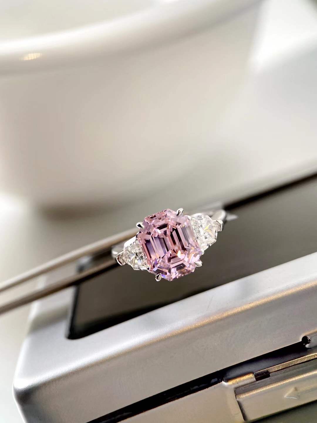 S925 silver punk charm band ring with light pink large rectangle shape diamond and white color for women wedding jewelry gift PS4591
S925 silver punk charm band ring with light pink large rectangle shape diamond and white color for women wedding jewelry gift PS4591