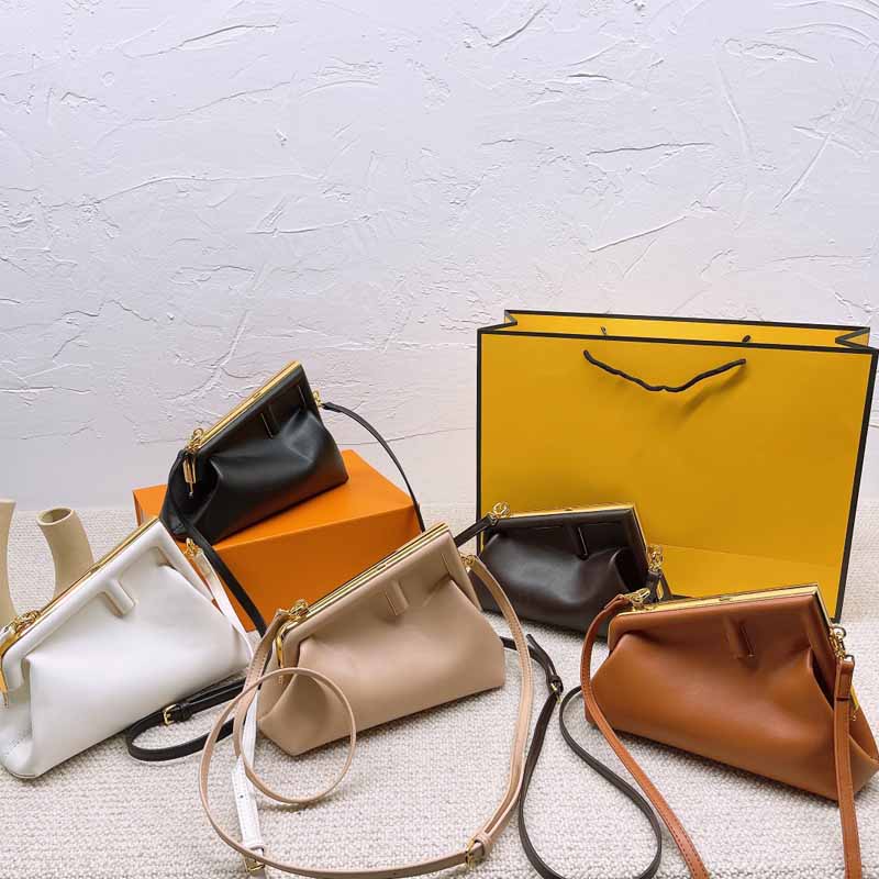 5 colors Women shoulder bags women chain crossbody bag fashion quilted heart leather handbags female famous designer purse bag, Others
5 colors Women shoulder bags women chain crossbody bag fashion quilted heart leather handbags female famous designer purse bag, Others