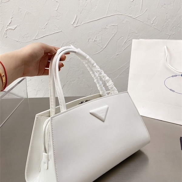 New style simple killer leisure briefcase women's Smooth hand cowhide Handbag Tote Bag Purse Outlet
New style simple killer leisure briefcase women's Smooth hand cowhide Handbag Tote Bag Purse Outlet