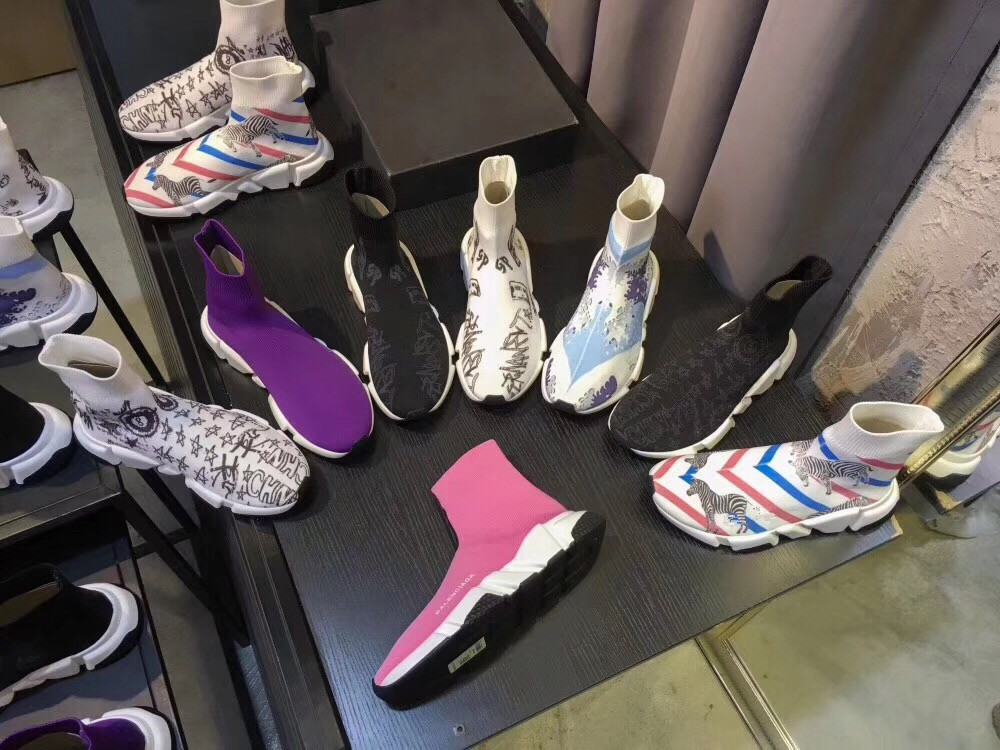 Alexander 2021 High Quality casual sock shoes black triple volt stretch knit men women Sneakers luxurys designer shoes size 34-45, Choose the color
Alexander 2021 High Quality casual sock shoes black triple volt stretch knit men women Sneakers luxurys designer shoes size 34-45, Choose the color