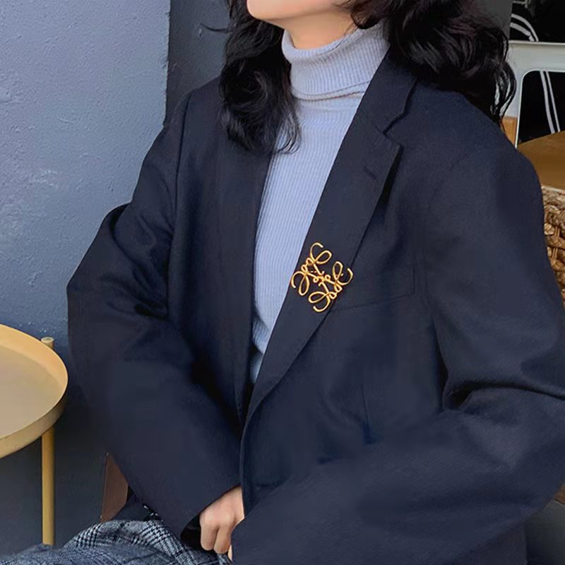 Simple geometric brooch women high-end temperament luxury personality Luo Wei suit coat pin, Gray
Simple geometric brooch women high-end temperament luxury personality Luo Wei suit coat pin, Gray