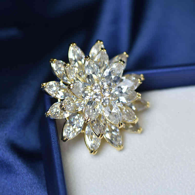 Korean Super Flash Multilayer Three-dimensional Zircon Snowflake Brooch Feminine Elegant Coat Suit Accessories Pin Buckle