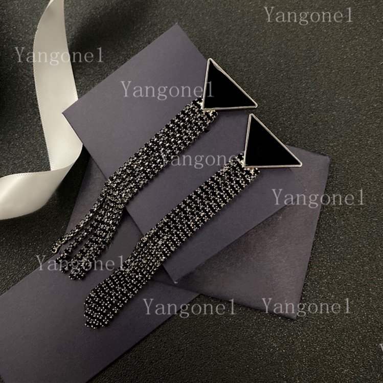 Fashion tassel Stud earrings simple European and American trendy letter earring Women jewelry for party gift
Fashion tassel Stud earrings simple European and American trendy letter earring Women jewelry for party gift