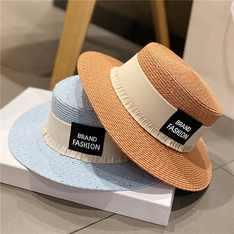 Fashion cloth flat hat women's summer jazz wide eaves straw hat net red outing sunscreen sun hat English Luxurys Designers hats
Fashion cloth flat hat women's summer jazz wide eaves straw hat net red outing sunscreen sun hat English Luxurys Designers hats