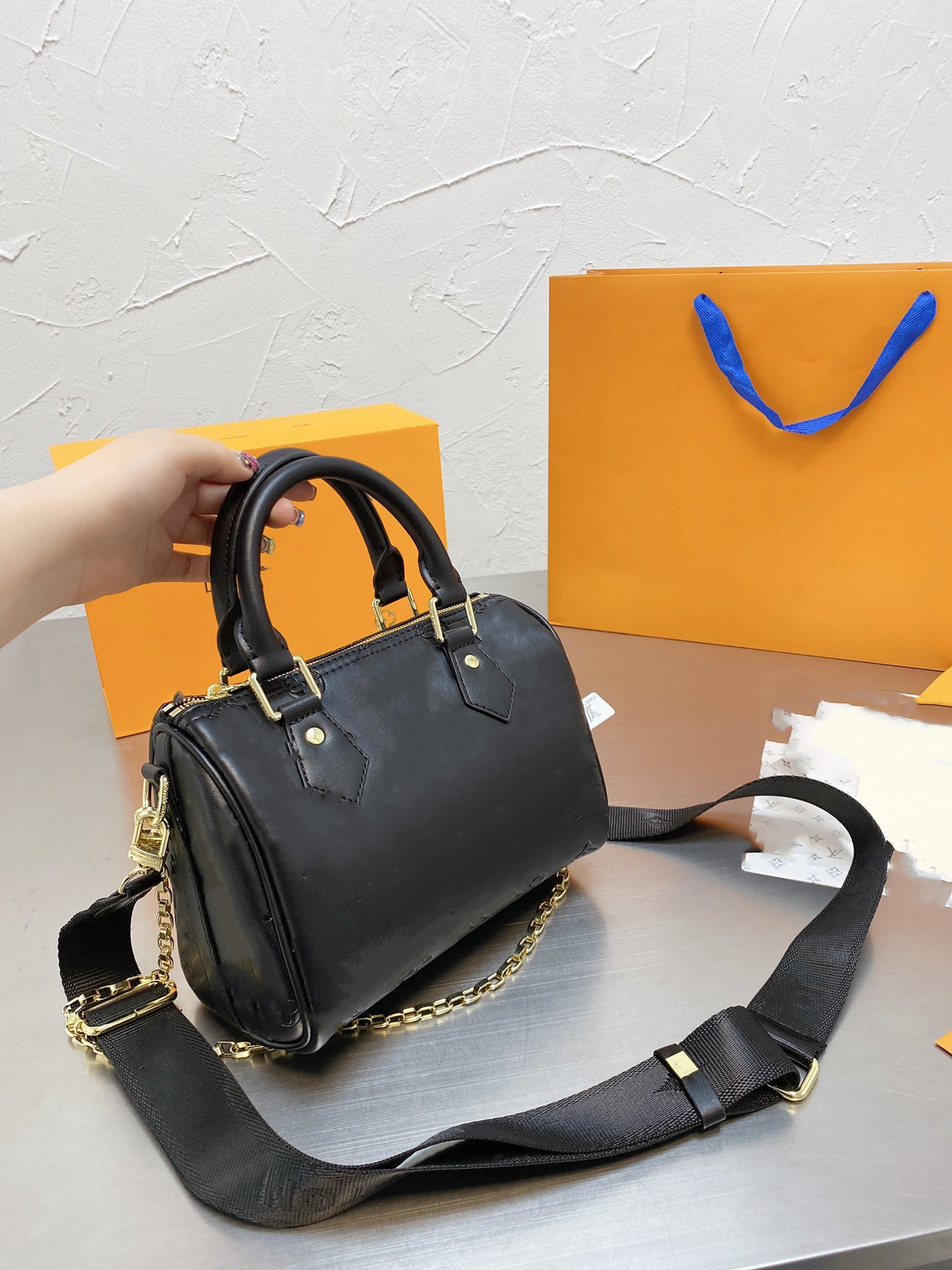 2021 Handbags Shoulder Bags Women Luxury Designer Handbag Female Messenger Purse Lady Tote louisvitton
2021 Handbags Shoulder Bags Women Luxury Designer Handbag Female Messenger Purse Lady Tote louisvitton