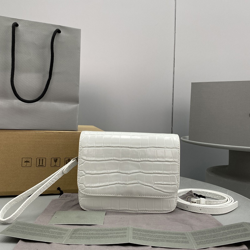 Fashion high quality designer leather ladies bag goods cross body handbag size 18-14-10cm
Fashion high quality designer leather ladies bag goods cross body handbag size 18-14-10cm