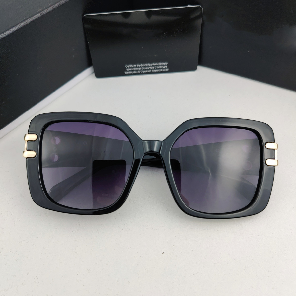 Fashion Designer Sunglasses for Woman Eyewear Mens Sun Glasses Polaroid lens 7 Color Optional Good Quality
Fashion Designer Sunglasses for Woman Eyewear Mens Sun Glasses Polaroid lens 7 Color Optional Good Quality