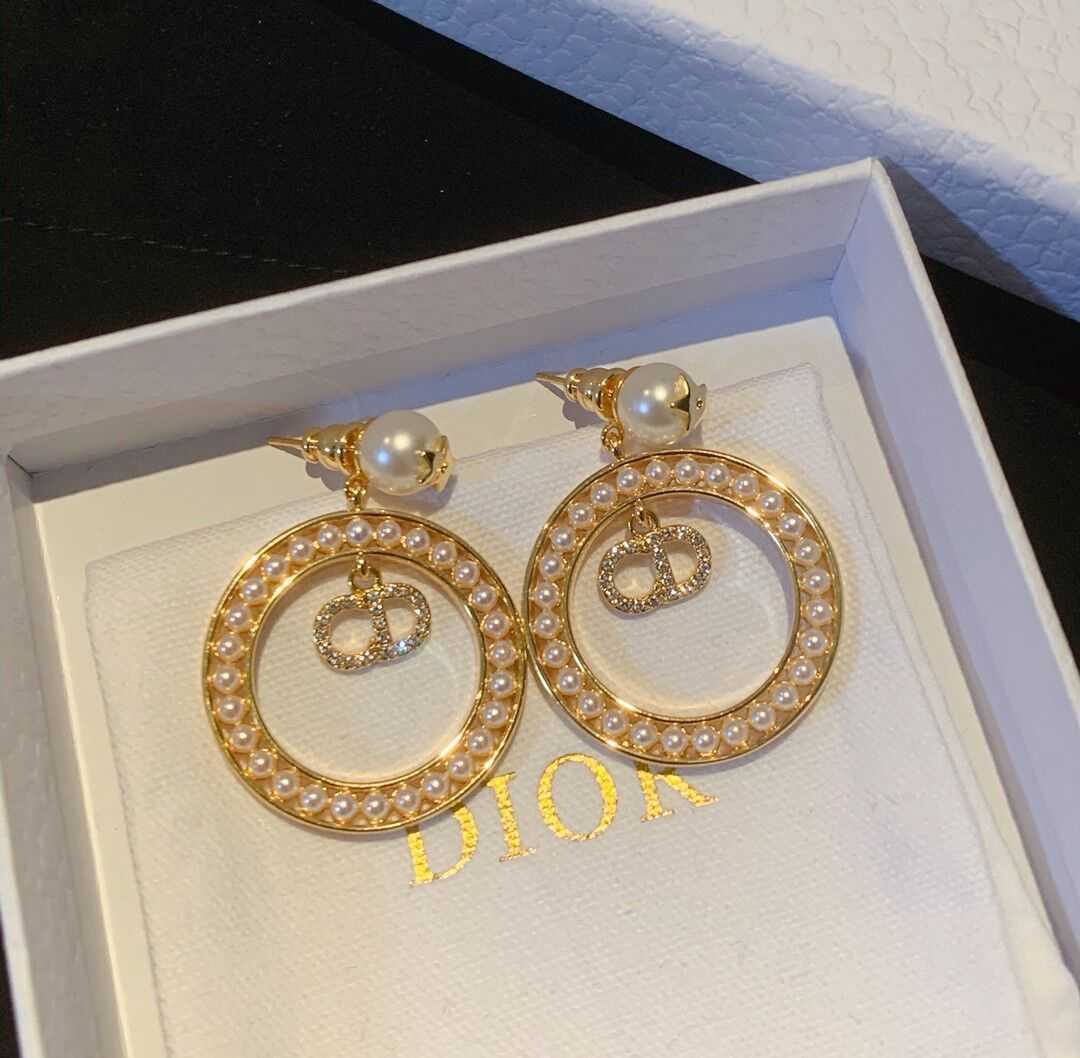 Earrings Charm 2021 new Pentagram Pearl Rhinestone stud Brass 925 silver needle Earrings, Golden
Earrings Charm 2021 new Pentagram Pearl Rhinestone stud Brass 925 silver needle Earrings, Golden