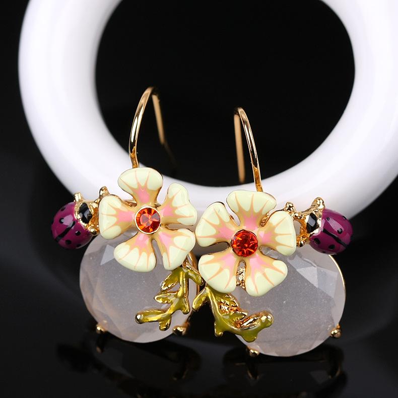 Stud Enameled Yellow Flowers And White Stone Earrings Jewelry For Woman Female 2022 Trend, Golden;silver
Stud Enameled Yellow Flowers And White Stone Earrings Jewelry For Woman Female 2022 Trend, Golden;silver