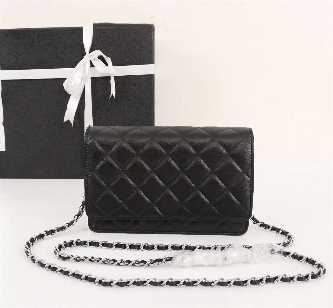 Ladies bag 5A Quality Designers Handbags 1:1 Genuine Leather Black fashion Quilted Shoulder bags Shopping Luxury Coin Purses Card Holders wallet for women brands, Box
Ladies bag 5A Quality Designers Handbags 1:1 Genuine Leather Black fashion Quilted Shoulder bags Shopping Luxury Coin Purses Card Holders wallet for women brands, Box