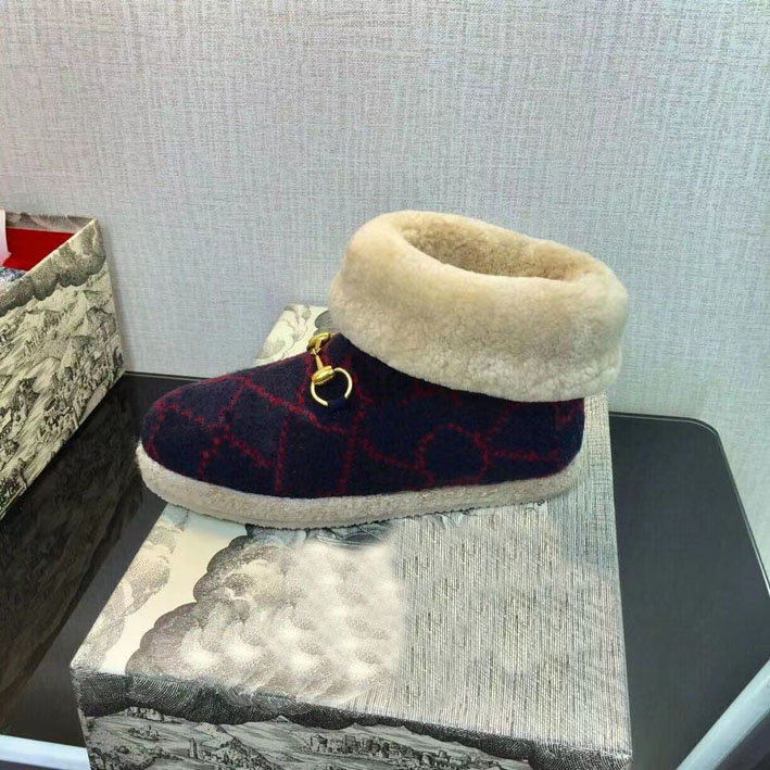 Factory direct sales Thermal designer snow boots Martin desert Bo OTS leather rough wear-resistant velvet platform winter shoes size 35-40, Black
Factory direct sales Thermal designer snow boots Martin desert Bo OTS leather rough wear-resistant velvet platform winter shoes size 35-40, Black