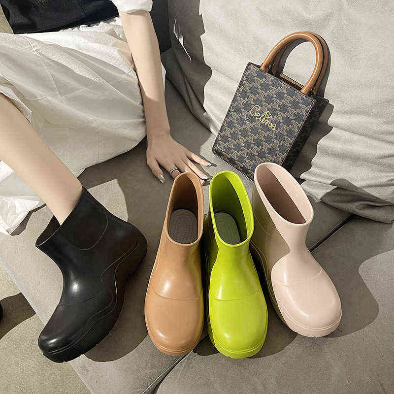 2021 EVA Chunky Heel Platform Waterproof Rain Puddle Boots Women Round Toe Heel Increase Fashion Brand Design Rain Boot H1112, Black
2021 EVA Chunky Heel Platform Waterproof Rain Puddle Boots Women Round Toe Heel Increase Fashion Brand Design Rain Boot H1112, Black