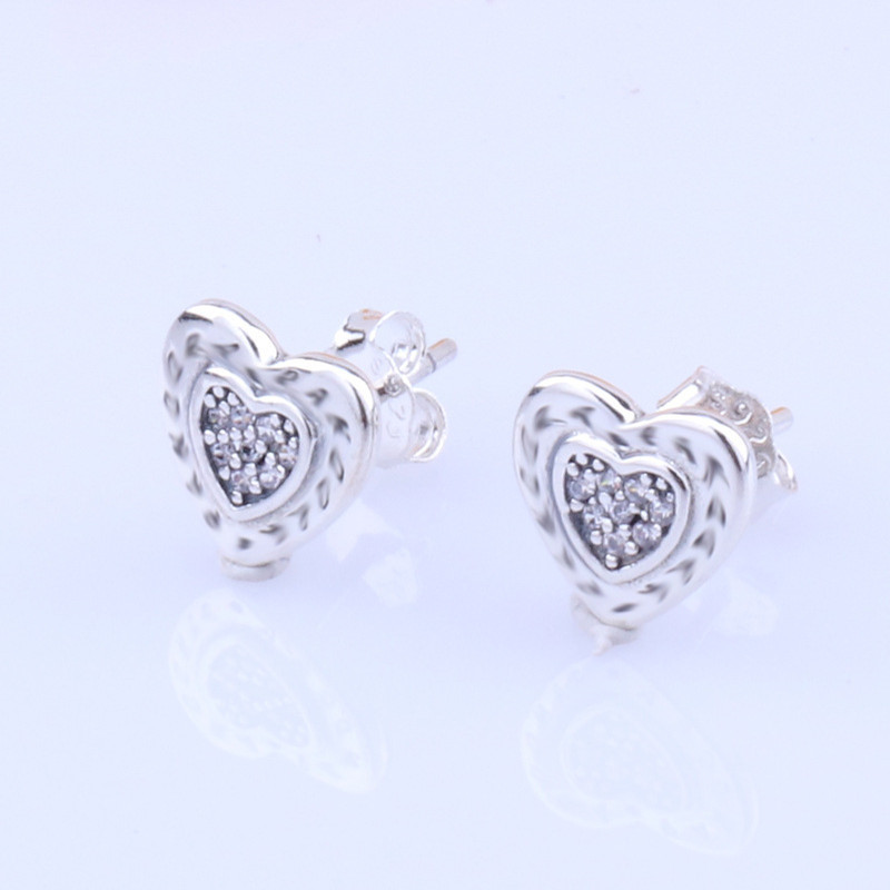925 Sterling Silver Female Classic Jewelry Earrings White Round Zircon Exquisite Heart Trend Wedding Earring for Women Girl
925 Sterling Silver Female Classic Jewelry Earrings White Round Zircon Exquisite Heart Trend Wedding Earring for Women Girl