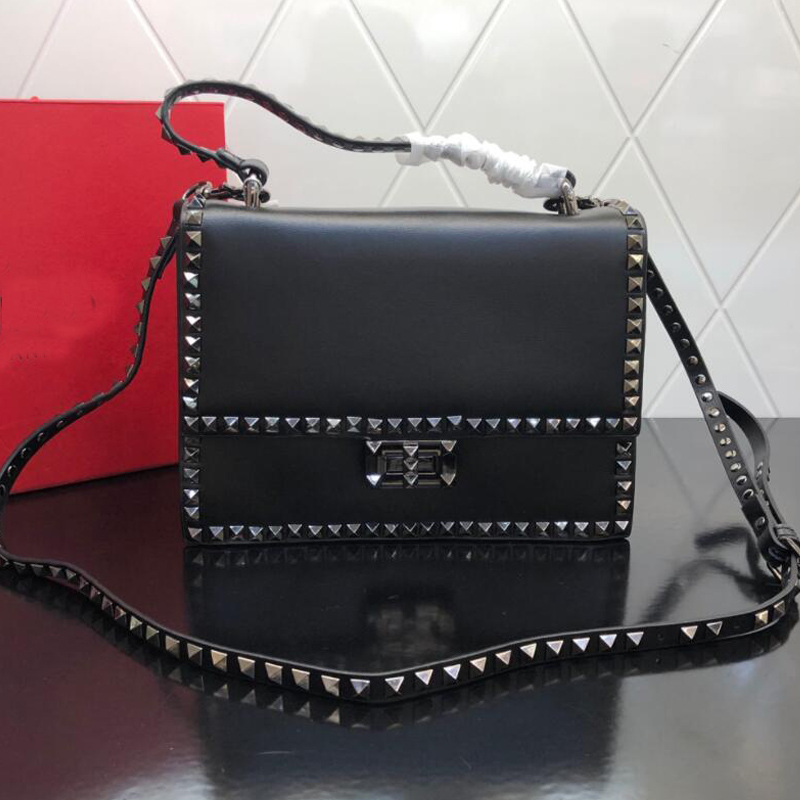 Cowhide Messenger Bag Shoulder Bags Ladies Handbag Fashion Plain Genuine Leather Rivet Metal Fittings Snap Open Good Quality 
Cowhide Messenger Bag Shoulder Bags Ladies Handbag Fashion Plain Genuine Leather Rivet Metal Fittings Snap Open Good Quality