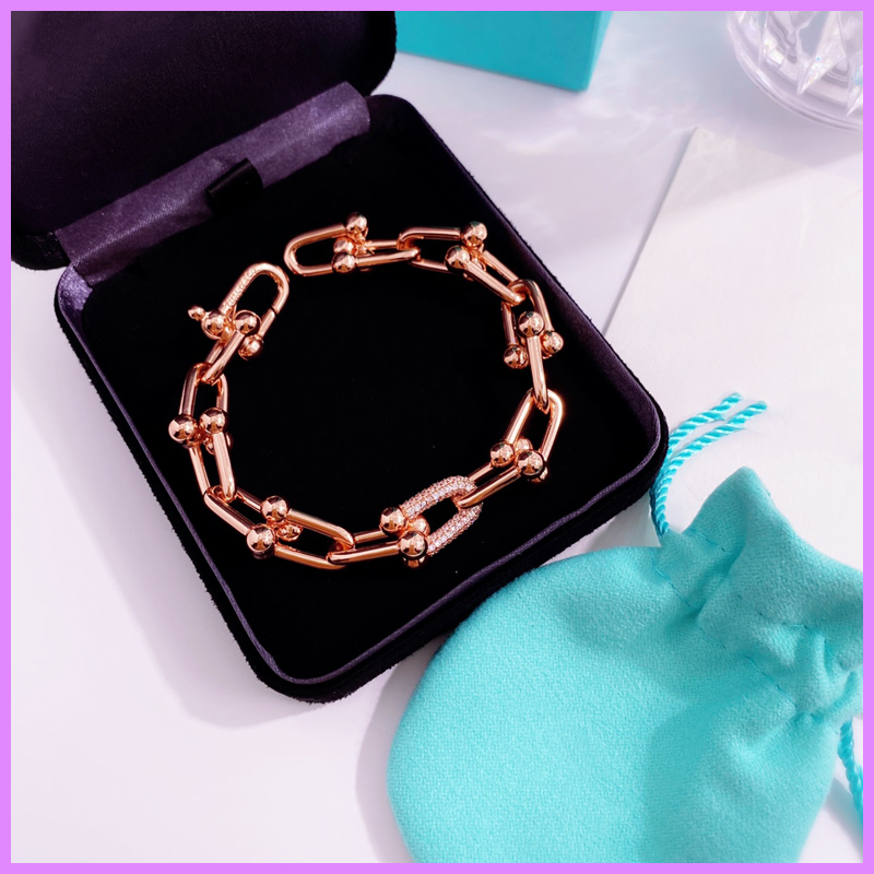New Ring Buckle Bracelet Slub Women Bracelets Designers Jewelry Mens Street Fashion Rough Edition With Diamonds Lady For Party D2111304F
New Ring Buckle Bracelet Slub Women Bracelets Designers Jewelry Mens Street Fashion Rough Edition With Diamonds Lady For Party D2111304F