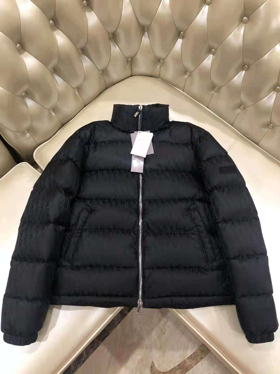 TOP BRAND D Mens Stylist Coat Parka Winter Jacket Fashion luxury Men Women Winter Feather Overcoat Jacket Down Jacket Coat, Black
TOP BRAND D Mens Stylist Coat Parka Winter Jacket Fashion luxury Men Women Winter Feather Overcoat Jacket Down Jacket Coat, Black