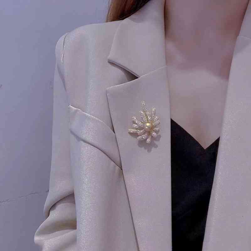 Fireworks Stars Gorgeous Brooch High-grade Temperament Versatile Suit Coat Fashion Natural Pearl Pin