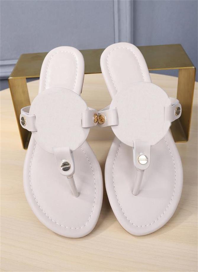 2021 High quality designer color hollow out flip flops suitable for wearing rubber sandals, wear - resistant slippers in summer indoo rth, Black
2021 High quality designer color hollow out flip flops suitable for wearing rubber sandals, wear - resistant slippers in summer indoo rth, Black