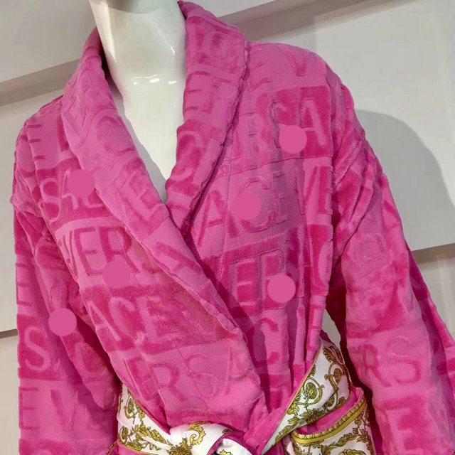2021 New Designer clothing Classic letter Men's Sleepwear 100% Cotton Turn-down Collar 5A quality women Robes popular Bath Robes Black whiteFDFDDRFRS
2021 New Designer clothing Classic letter Men's Sleepwear 100% Cotton Turn-down Collar 5A quality women Robes popular Bath Robes Black whiteFDFDDRFRS