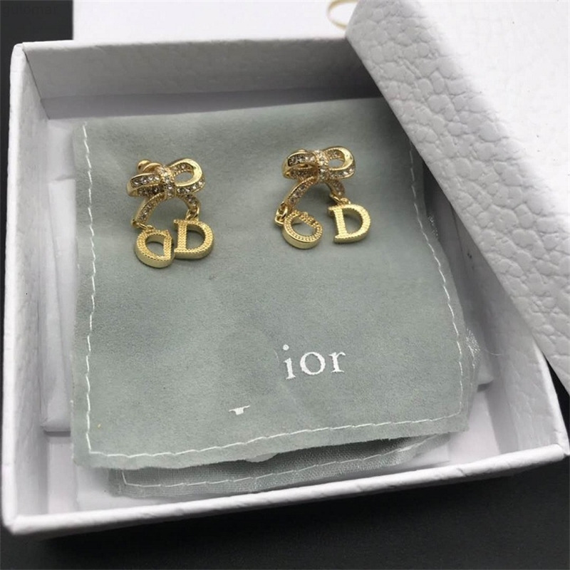 Luxury jewelry Inlaid Diamond Cd Letter Duo Small and able Temperament Simple Fairy Earrings3XWK
Luxury jewelry Inlaid Diamond Cd Letter Duo Small and able Temperament Simple Fairy Earrings3XWK