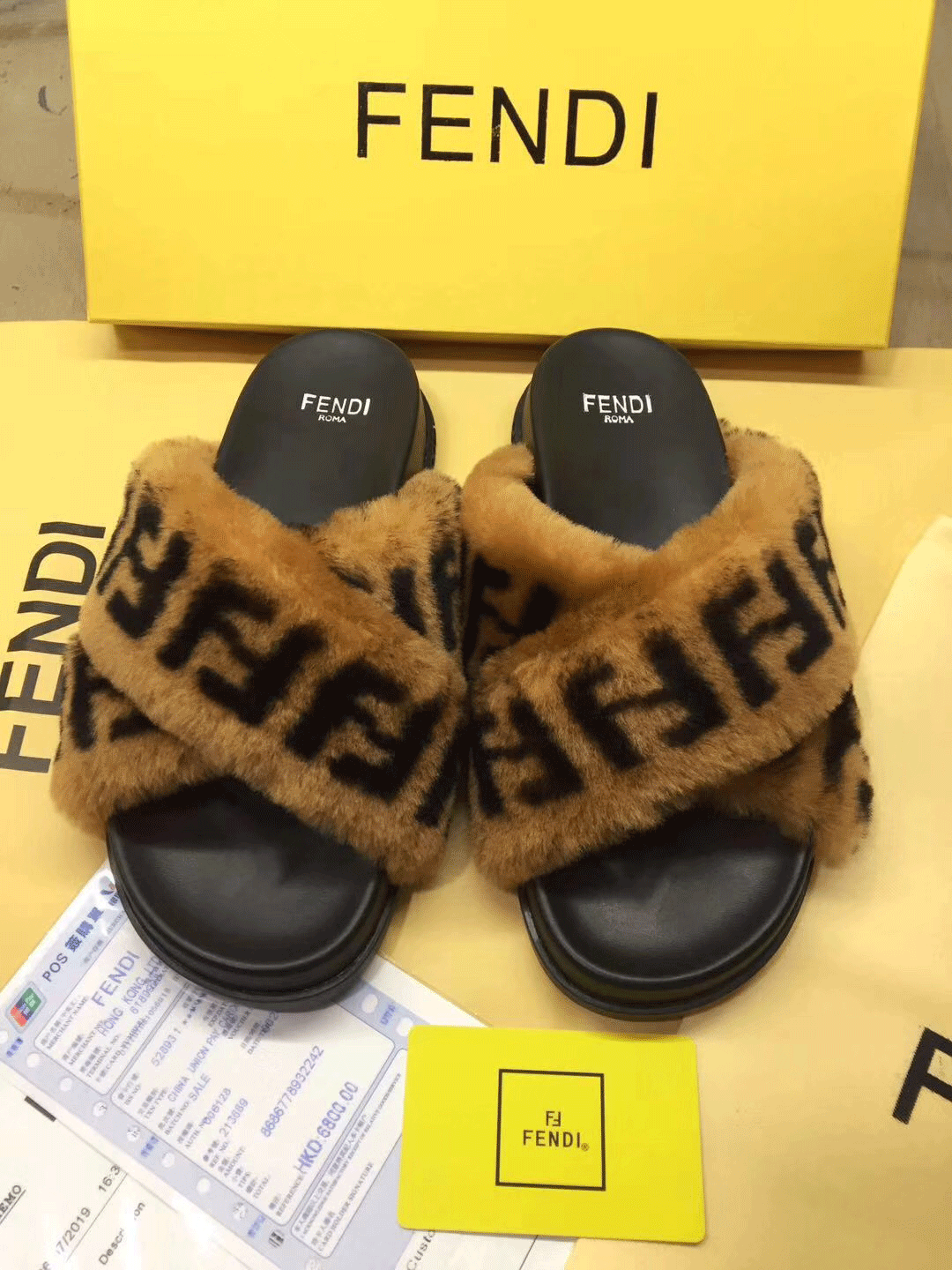 Men Women woolen Sheepskin Winter Sandals slipper fur one piece lamb wool warm and comfortable wear resistant rubber flat slippers 35-42 With box, Black
Men Women woolen Sheepskin Winter Sandals slipper fur one piece lamb wool warm and comfortable wear resistant rubber flat slippers 35-42 With box, Black