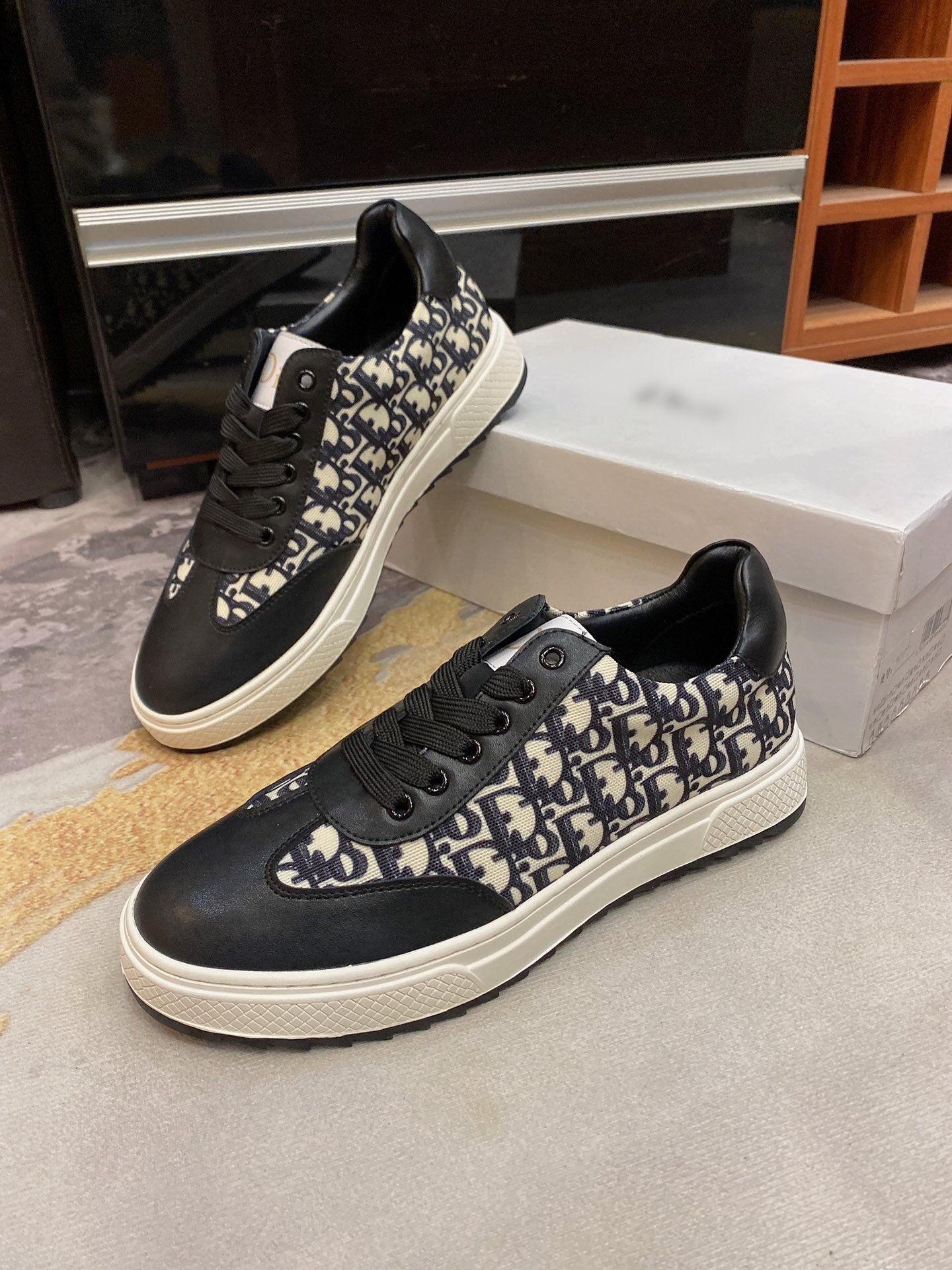 2021 fashion men designer sneakers shoes letter printed cool Luxury Mens sports trainers shoe with box, Black
2021 fashion men designer sneakers shoes letter printed cool Luxury Mens sports trainers shoe with box, Black