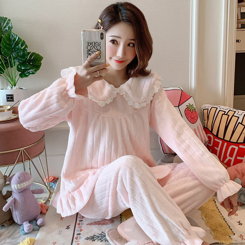 20212021 Winter Pajama Women Korean Sleepwear Cute Cartoon Flannel Pajamas Set Velvet Warm Pijama Round Neck Pyjama Homewear Women, Black;red 
20212021 Winter Pajama Women Korean Sleepwear Cute Cartoon Flannel Pajamas Set Velvet Warm Pijama Round Neck Pyjama Homewear Women, Black;red