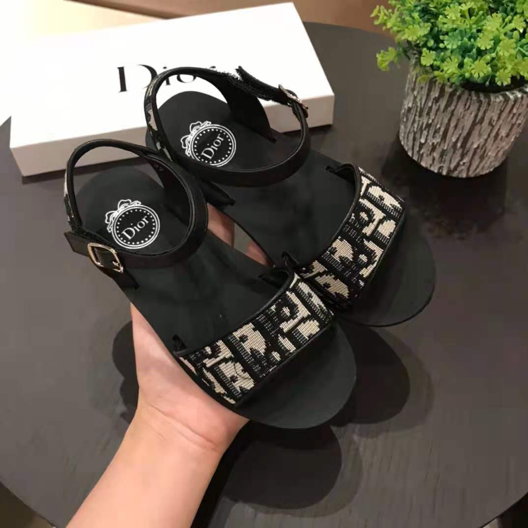 girl wedge platform sandal designer kid boutique girls princess shoes black color fashion child toddler shoe eu 26-35, Black;red
girl wedge platform sandal designer kid boutique girls princess shoes black color fashion child toddler shoe eu 26-35, Black;red